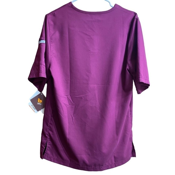 NWT Grey’s Anatomy Men’s 3 Pocket Wine Scrub Top Size Small - Picture 2 of 6
